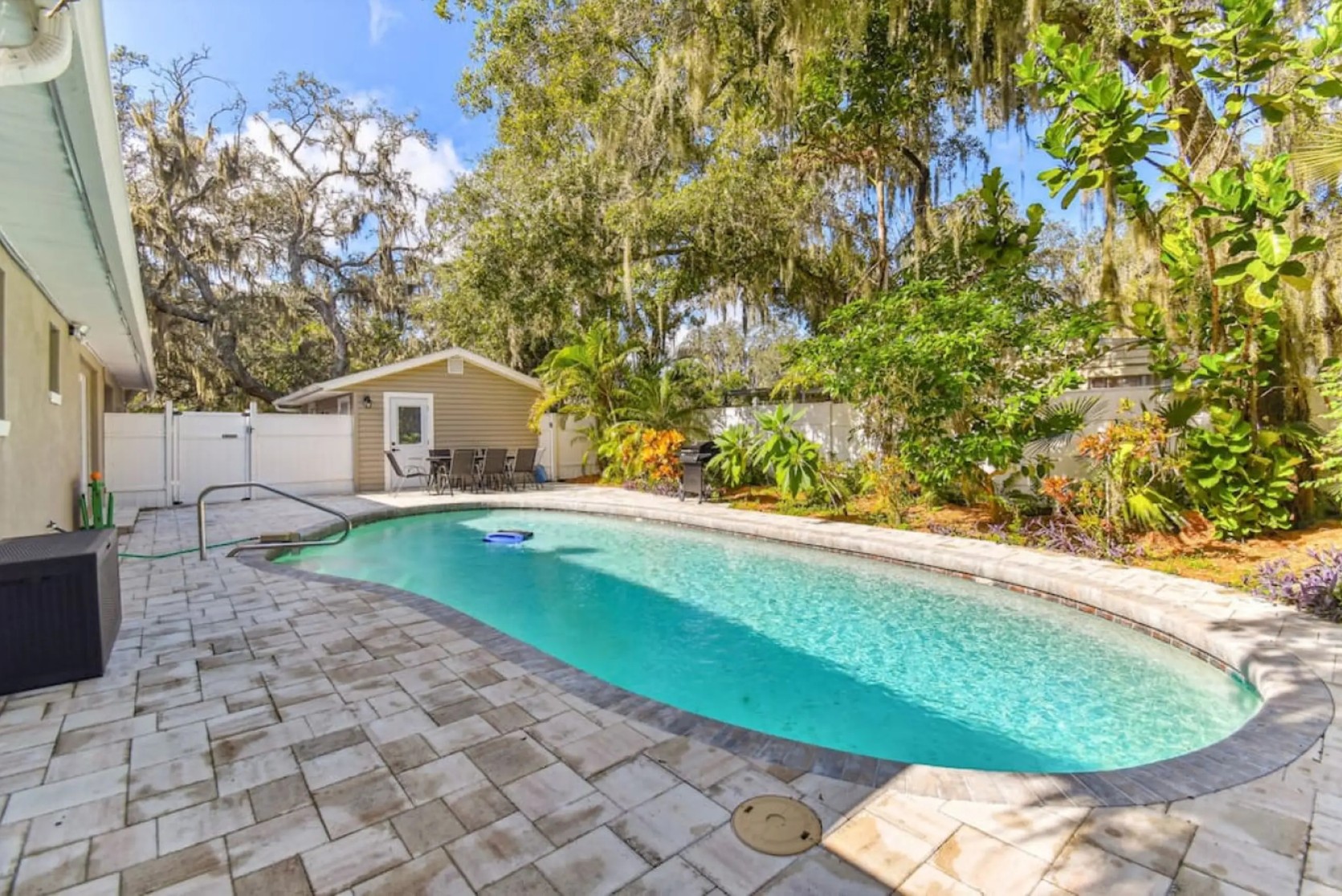 By the River, Pool and King Bed
